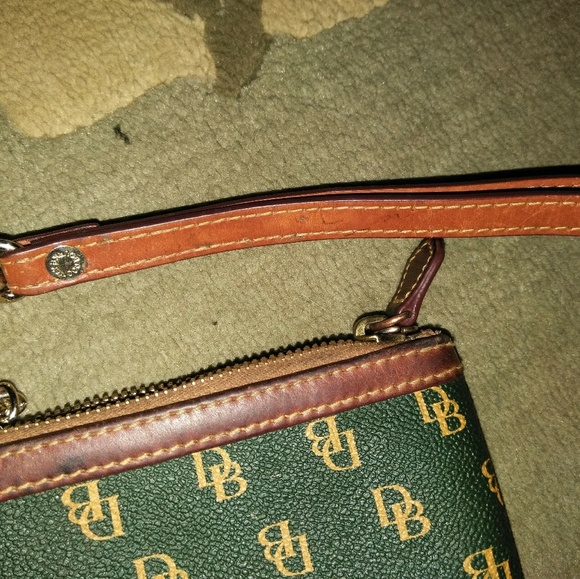 Dooney & Brooke clutch - Picture 2 of 3